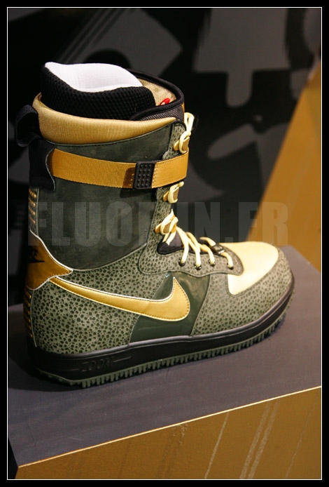 Nike enters snowboarding business