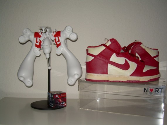 Nike Be True Vintage Dunk Vinyl Figure