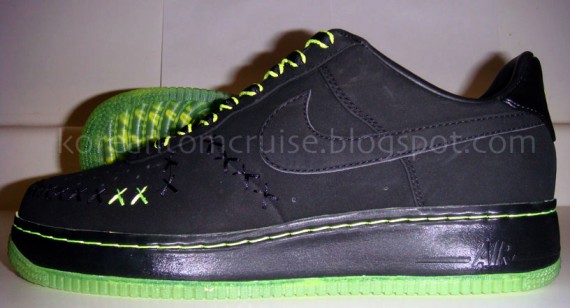 Nike Air Force 1 x Kaws