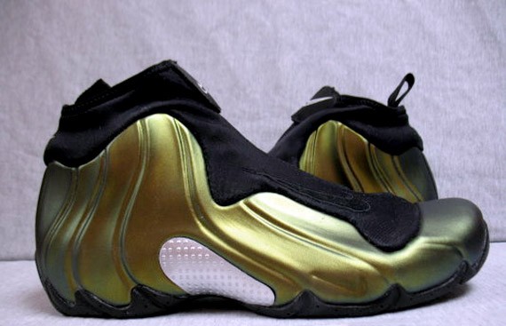 Nike Air Flightposite Retro – Metallic Gold – Black @ Nikestore