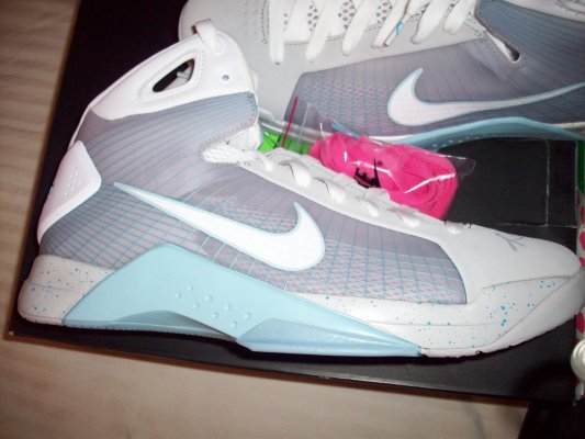 Nike Hyperdunk - McFly - Signed by Kobe Bryant