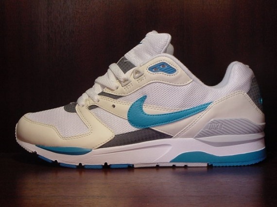 Nike Twilight Runner EU – White Teal