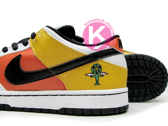 dunk-low-sb-raygun-away-01