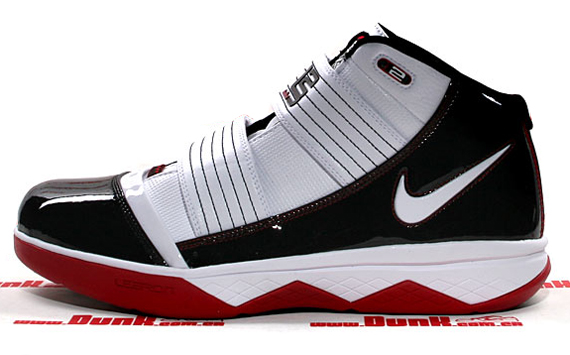 Nike Zoom Lebron Soldier 3 01