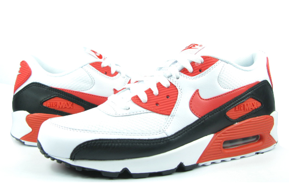 nike-air-max-90-classic-white-max-orange-black-02