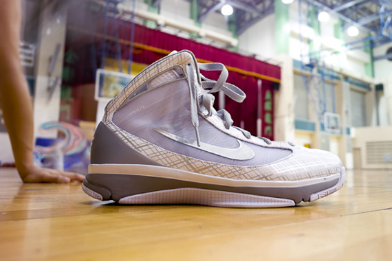 Nike Hyperize – White – Metallic Silver
