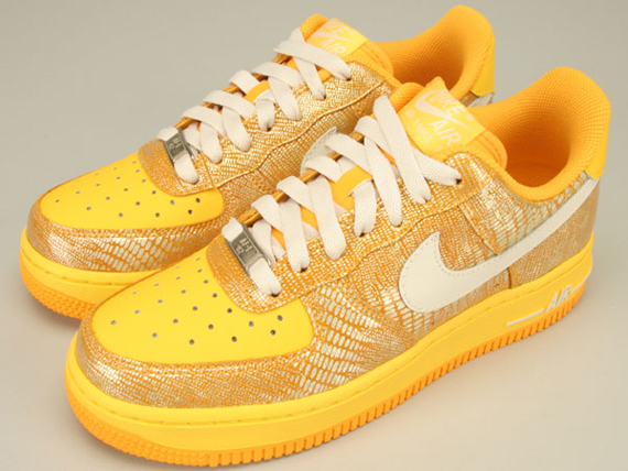Nike WMNS Air Force 1 Low - Del Sol - Swan - Midwest Gold
