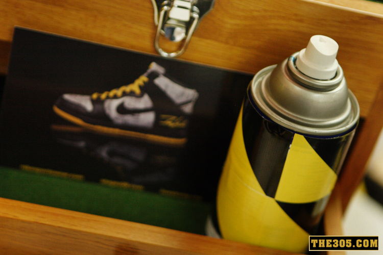 nike-x-livestrong-x-futura-flom-dunk-shoe-gallery-release-4