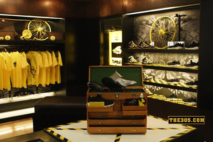 Nike Sportswear x LIVESTRONG x Futura - FLOM Dunk - Shoe Gallery Miami Release Recap