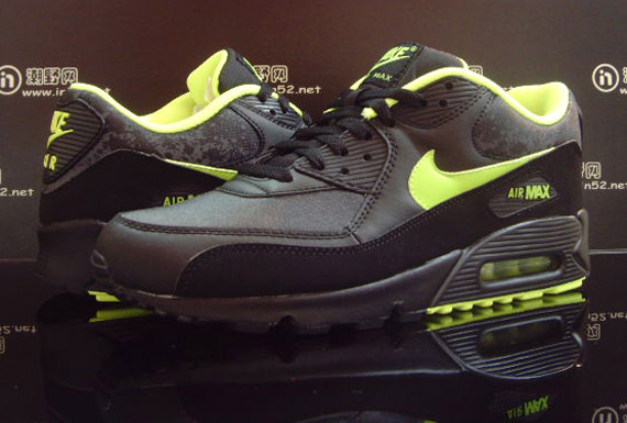 air-max-90-black-volt-splatter-2