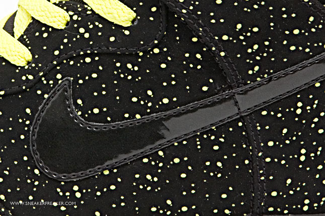 DunkHi-Black-Black-Electrolime3-2