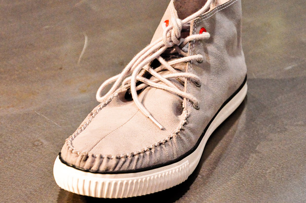 converse-product-red-moccasin-toe-preview-02