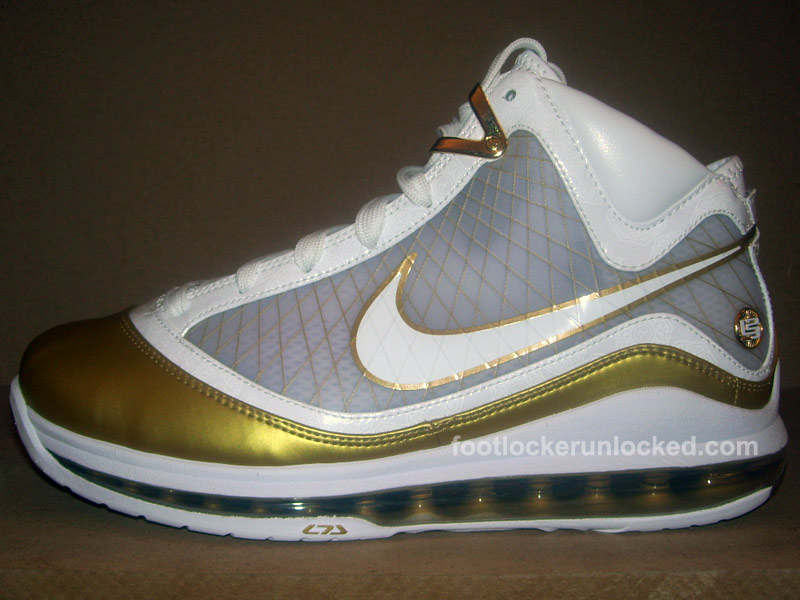 lebron-vii-china-moon-11