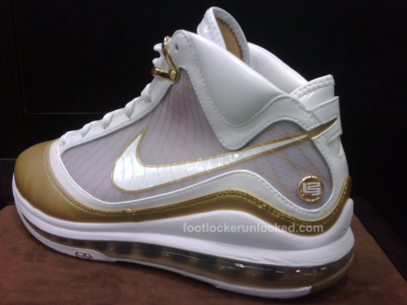 lebron-vii-china-moon-4