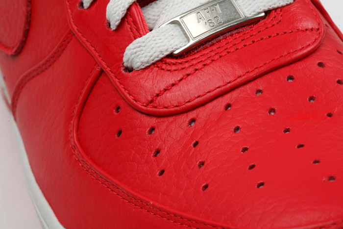 af1-red-bone-snow-00