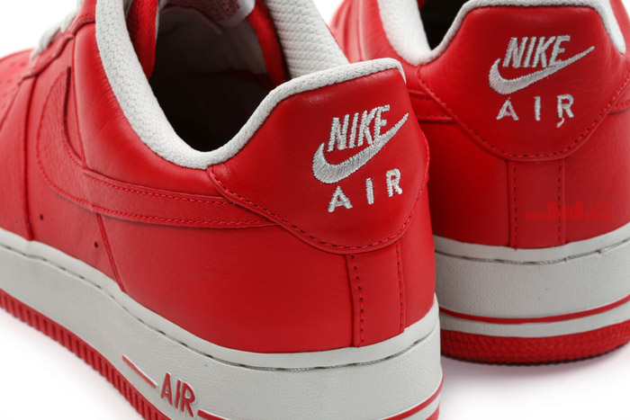 af1-red-bone-snow-03