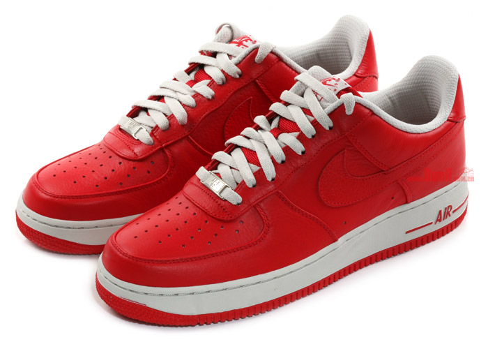 af1-red-bone-snow-06