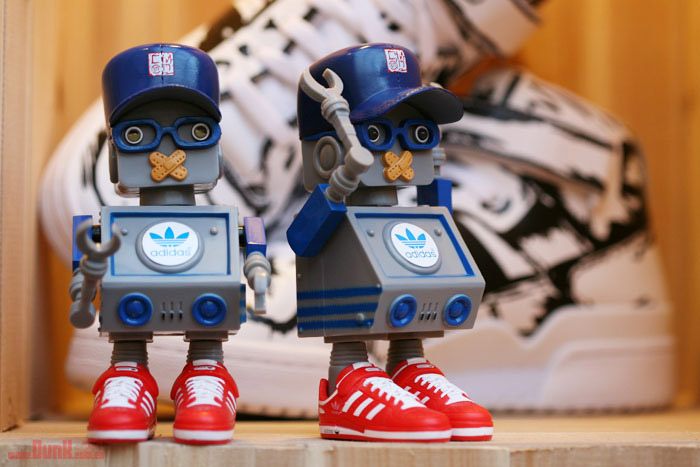 clot-dj-tommy-adidas-usb-robot-toy-03