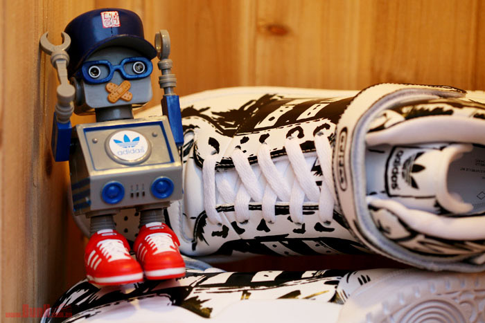 clot-dj-tommy-adidas-usb-robot-toy-04