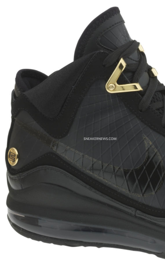 nike-air-max-lebron-vii-phantom-01