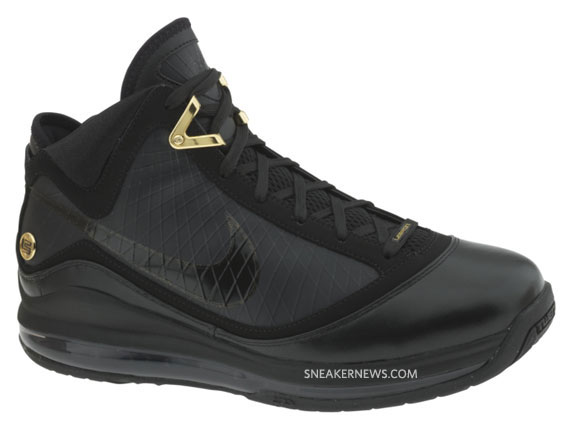 nike-air-max-lebron-vii-phantom-03
