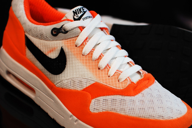 nike-sportswear-2010-spring-air-maxim-1-torch-preview-2