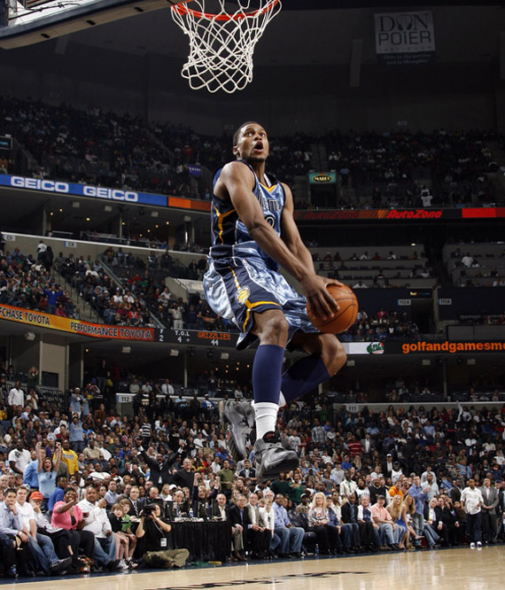 3cc5b67bada5b544d2ff71aecc1ddb06-getty-90043244jm023_suns_grizz