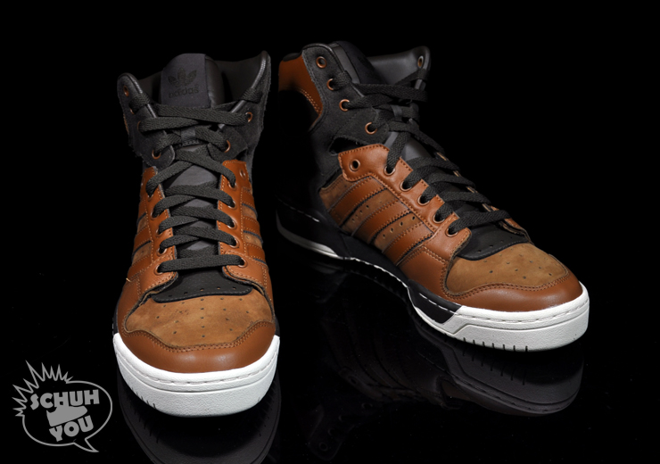 Adidas-Conductor-Braun-04
