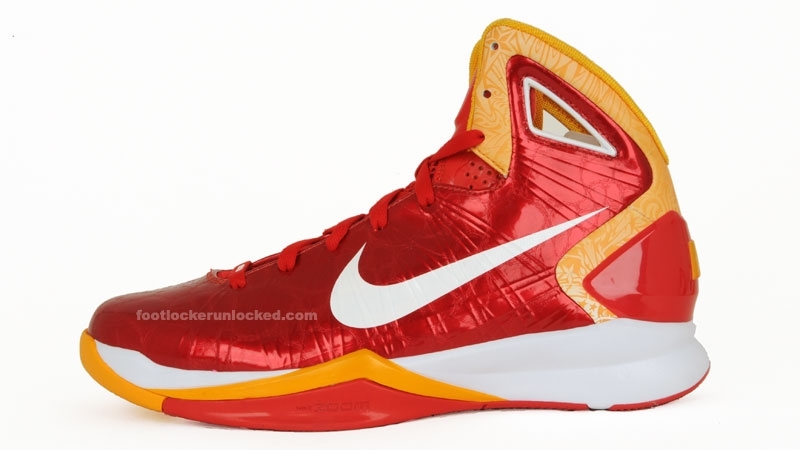 Hyperdunk_2010_comet_red