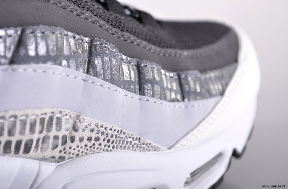 air-max-95-metallic-snakeskin-3