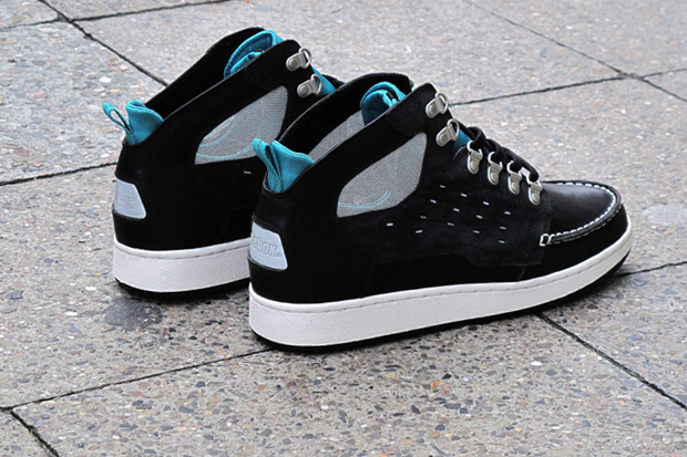 solebox-lacoste-10789-boots-black-brown-8