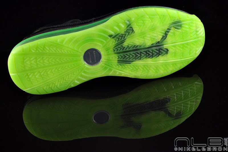 lebron7-dunkman-30-web