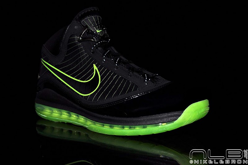 lebron7-dunkman-35-web