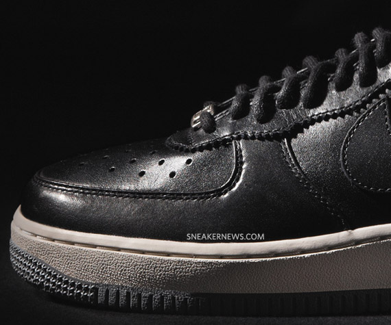 nike-wmns-air-force-1-high-stud-03