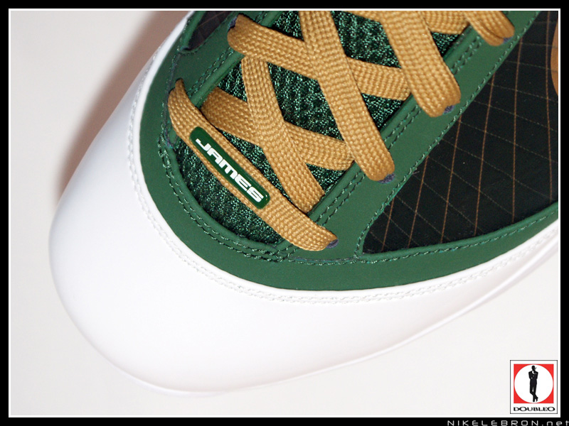 nike-air-max-lebron-7-pe-svsm-away-3-03