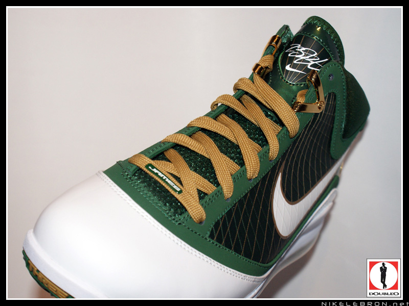 nike-air-max-lebron-7-pe-svsm-away-3-06