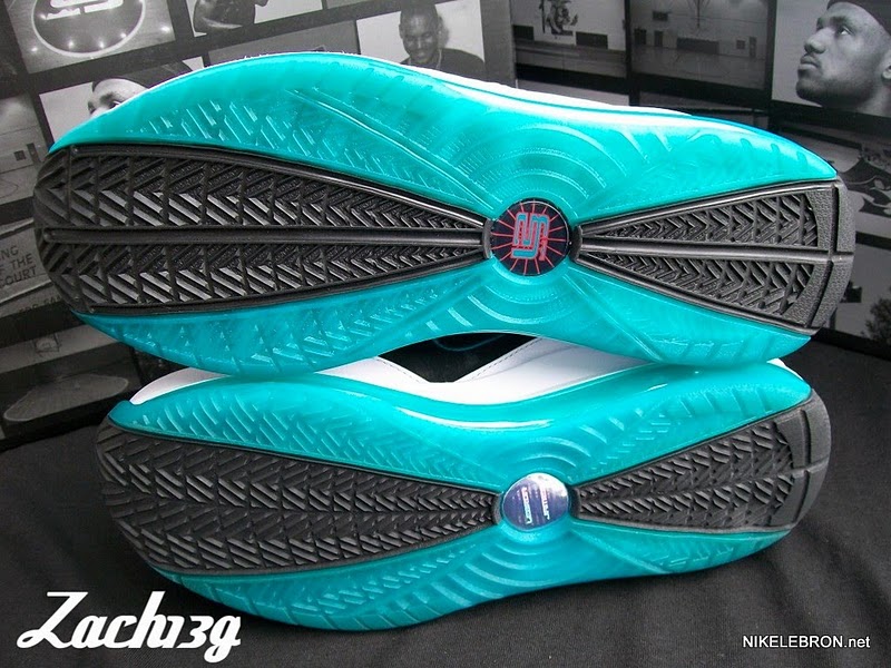 nike-air-max-lebron-7-ss-red-carpet-2-08