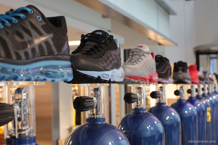 Nike Air Attack Pack Display 211