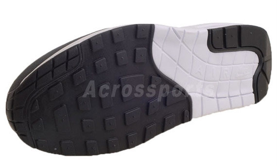 Nike Air Maxim 1 White Black Total Orange 4