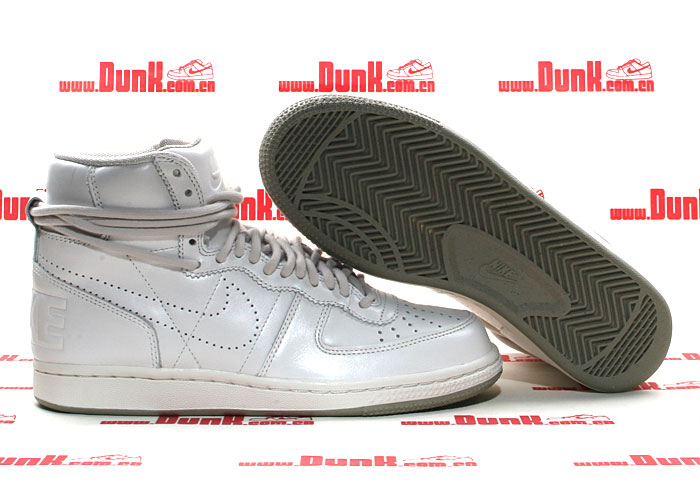 Nike Wmns Terminator High Metallic Summit White 02