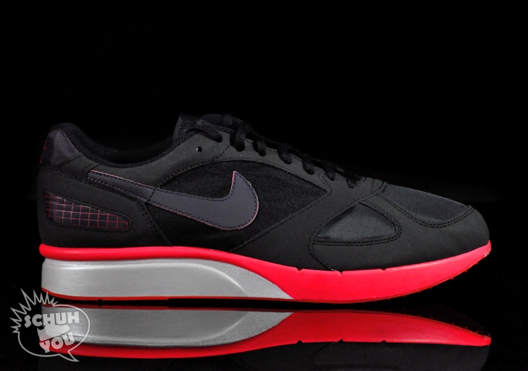 Nike Air Mariah Black Challenge Red 01