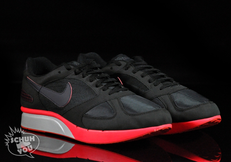Nike Air Mariah Black Challenge Red 02