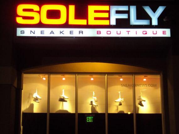 Autographed Air Jordan 25th Anniversary Display Sole Fly 13
