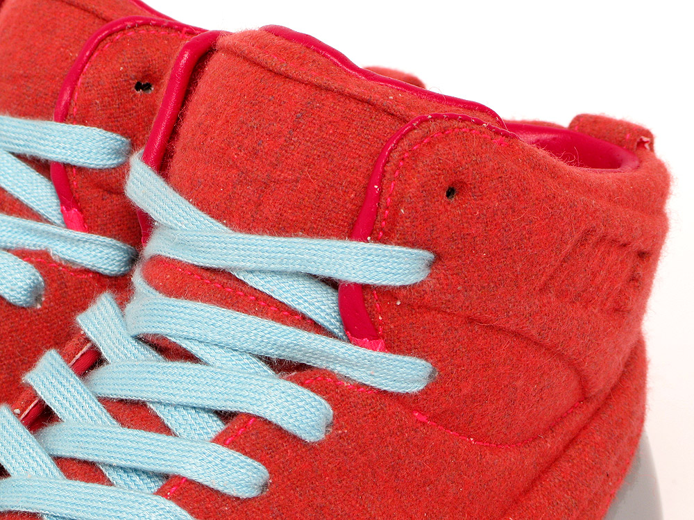 Nike WMNS Air Royalty Mid – Solar Red – Stealth