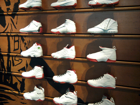 Air Jordan Xi White Red Display In Niketown Santa Monica 03
