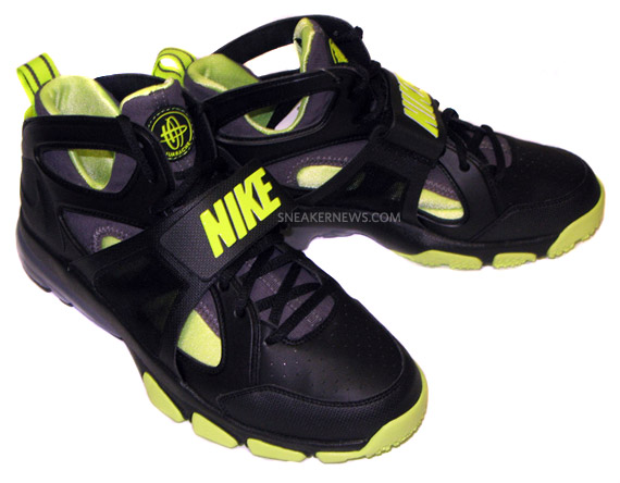 Nike Zoom Huarache Tr Mid Black Volt Dark Grey 3