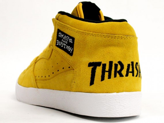 Buchanan Dog Yellow 2 570x427