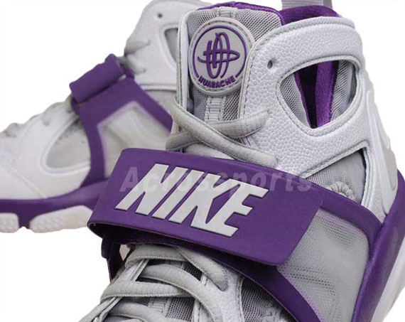 Nike Zoom Huarache TR Mid - Neutral Grey - Varsity Purple - Varsity Maize