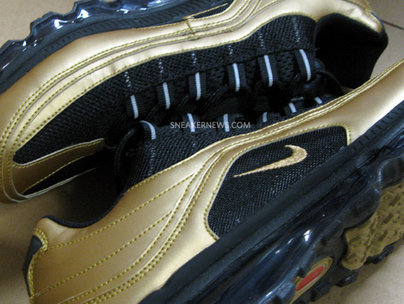 Nike Air Max 24/7 - Black - Metallic Gold - White