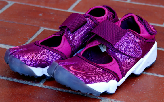Nike Wmns Air Rift Fuschia Paisley 02